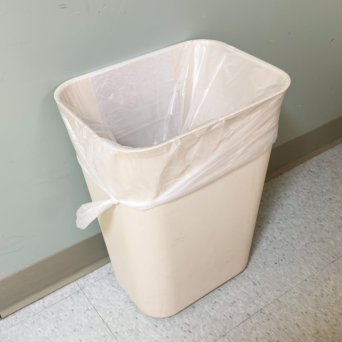 Bin Liners Large Kitchen Tidy White 36L 700 x 590mm (1000/ctn) - Omni Packaging 