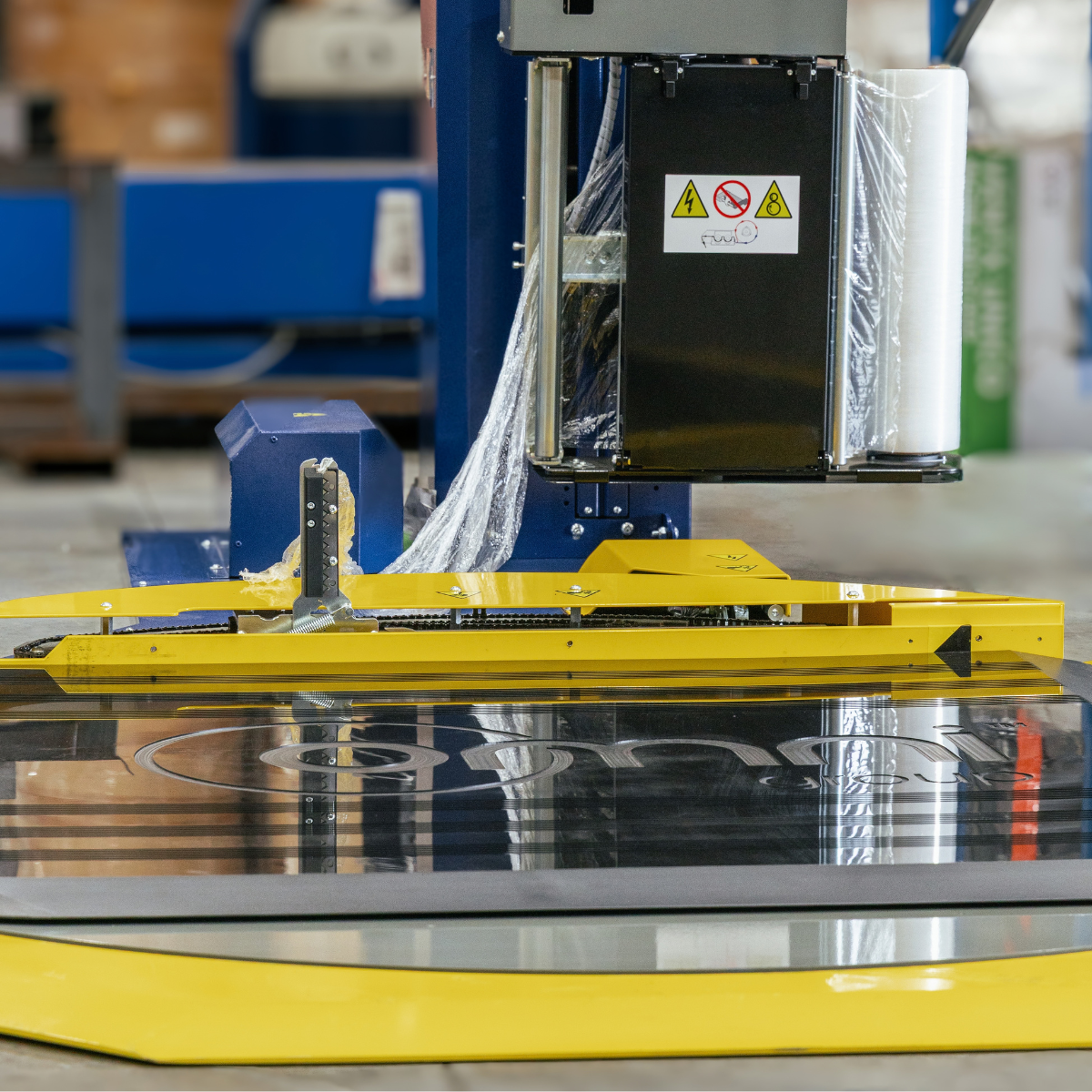 Plana Pallet Wrapping Machine with SuperCut™ | 18mm Turntable Height