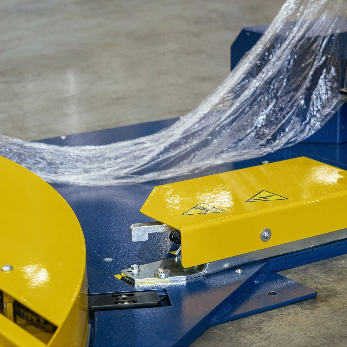 Plana Pallet Wrapping Machine with SuperCut™ | 18mm Turntable Height