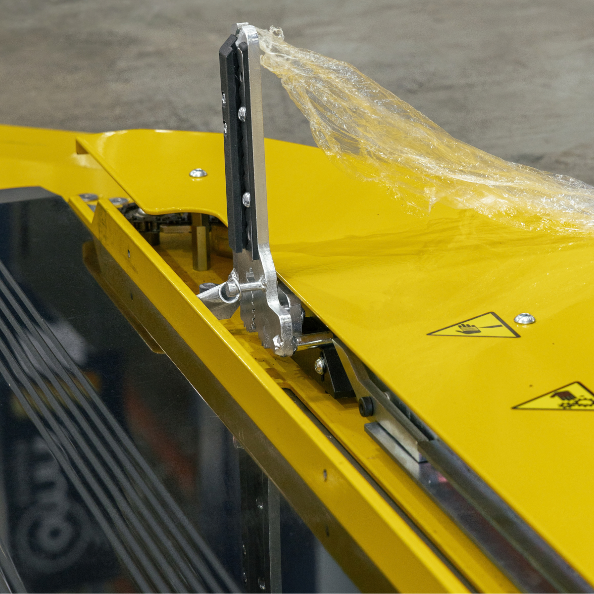 Plana Pallet Wrapping Machine with SuperCut™ | 18mm Turntable Height