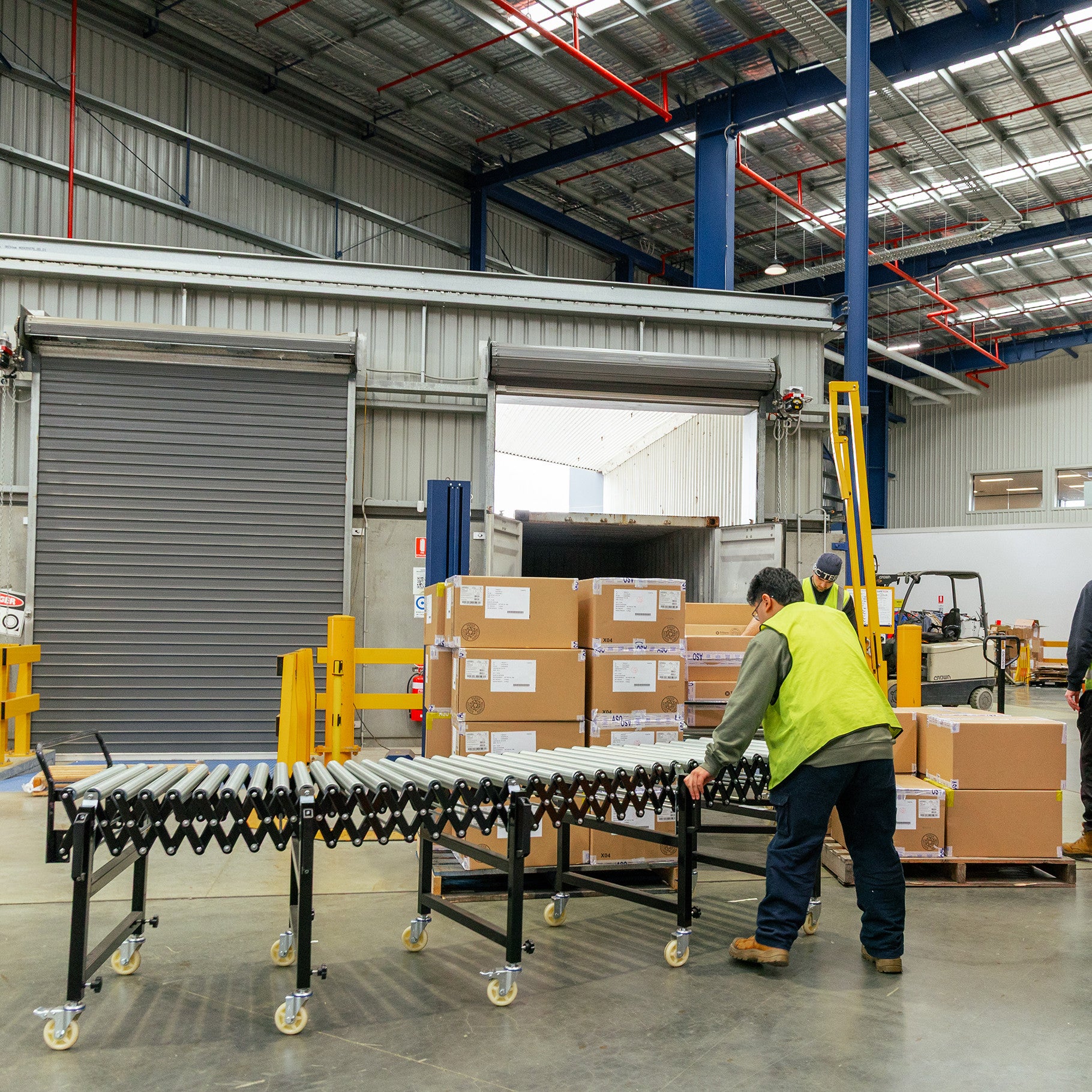 Expandable Steel Roller Conveyor 610mm W x 1.5-4.0m L - Omni Packaging 